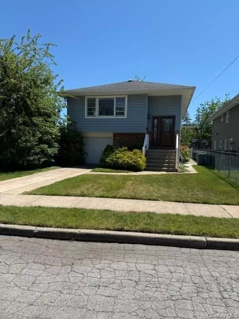 190 Hollywood Ave, Valley Stream, NY 11581