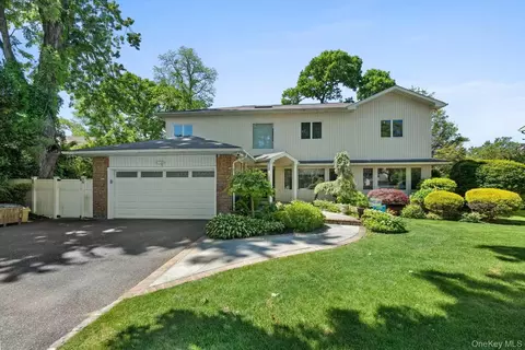 24 Holly Ln, Jericho, NY 11753