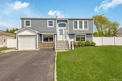 17 Lewis Cir, Babylon, NY 11702