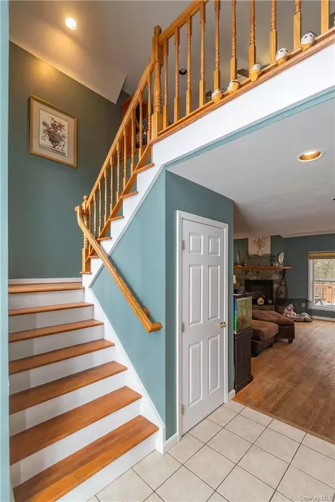 Entry Way - 181 David Dr, Poughkeepsie, NY 12601 photo 4 of 7