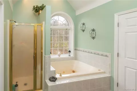 Bath - 181 David Dr, Poughkeepsie, NY 12601 photo 3 of 4