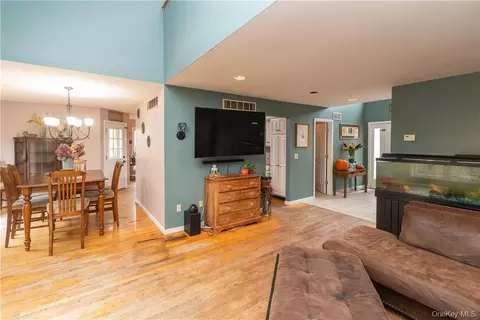 Entry Way - 181 David Dr, Poughkeepsie, NY 12601 photo 5 of 7