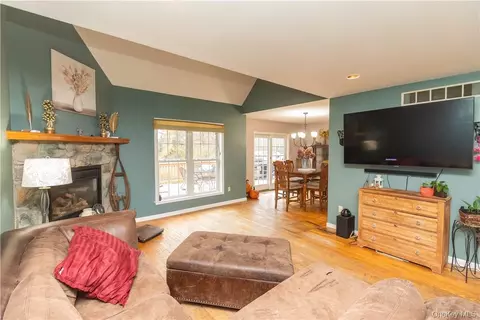 Living - 181 David Dr, Poughkeepsie, NY 12601 photo 1 of 2