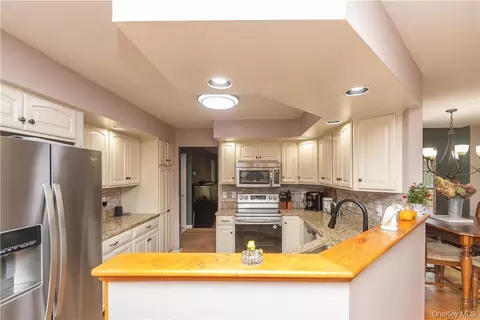 Kitchen - 181 David Dr, Poughkeepsie, NY 12601 photo 2 of 4