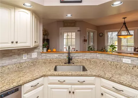 Kitchen - 181 David Dr, Poughkeepsie, NY 12601 photo 3 of 4