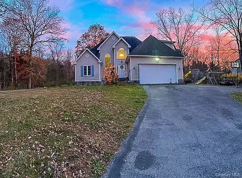 Exterior - 181 David Dr, Poughkeepsie, NY 12601 photo 2 of 11