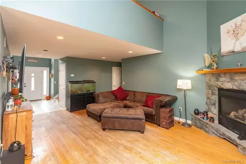 Living - 181 David Dr, Poughkeepsie, NY 12601 photo 2 of 2