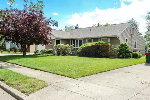 32 Sycamore Rd, Valley Stream, NY 11581