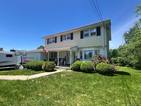 45 W Redoubt Rd, Fishkill, NY 12524