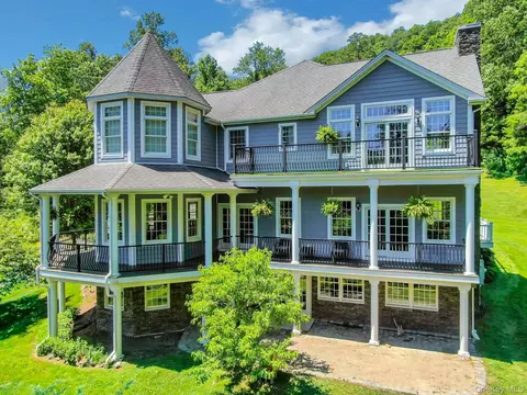 11 Badi Dr, Clarkstown, NY 10960