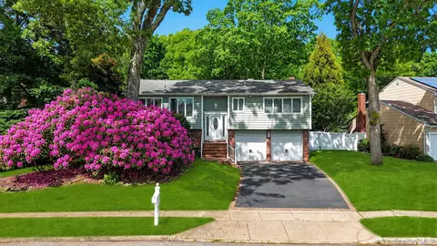 9 Quincy Ln, Smithtown, NY 11787