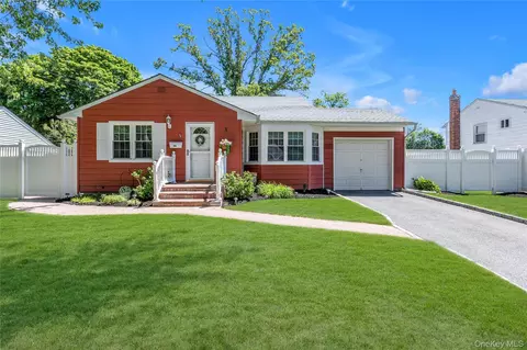 107 1st Ave, Kings Park, NY 11754