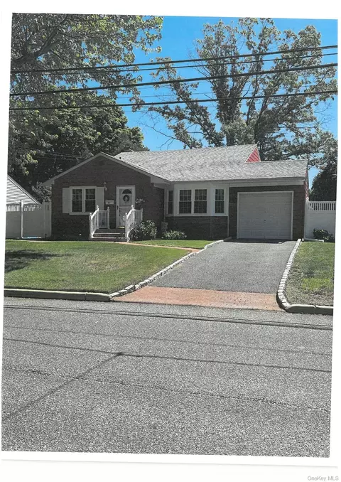 107 1st Ave, Kings Park, NY 11754