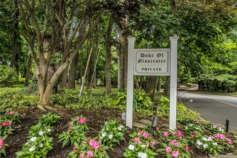 22 Duke Of Gloucest, North Hempstead, NY 11030