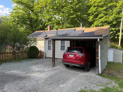 18 Maple Dr, Crawford, NY 12721