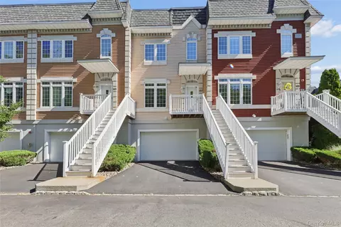 103 Alexander Ct, Clarkstown, NY 10954