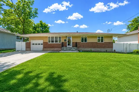 156 Wicks Rd, Commack, NY 11725