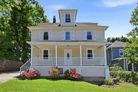 12 Chester St, Locust Valley, NY 11560