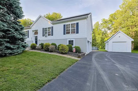 17 Cosmo Dr, East Fishkill, NY 12533