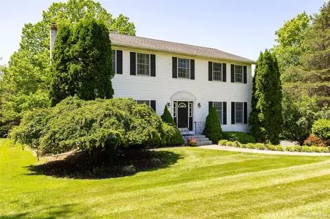 90 Leo Ln, Beekman, NY 12570