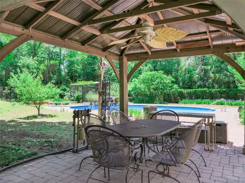 Exterior - 25 Esplanade Dr, Patchogue, NY 11772 photo 9 of 15