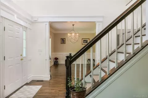 Entry Way - 25 Esplanade Dr, Patchogue, NY 11772 photo 2 of 3