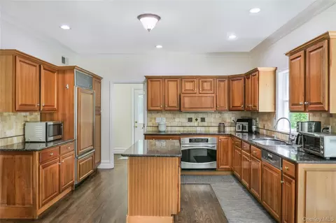 Kitchen - 25 Esplanade Dr, Patchogue, NY 11772 photo 2 of 4
