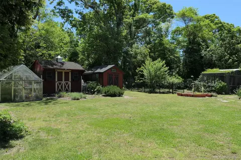 Exterior - 25 Esplanade Dr, Patchogue, NY 11772 photo 7 of 15