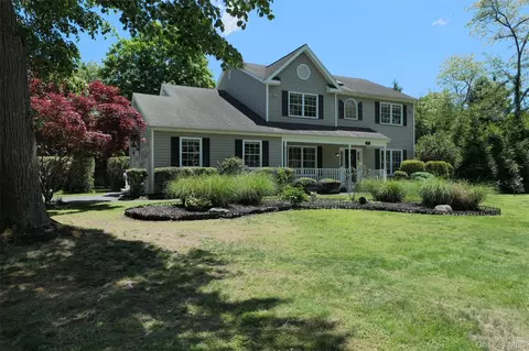 25 Esplanade Dr, Patchogue, NY 11772