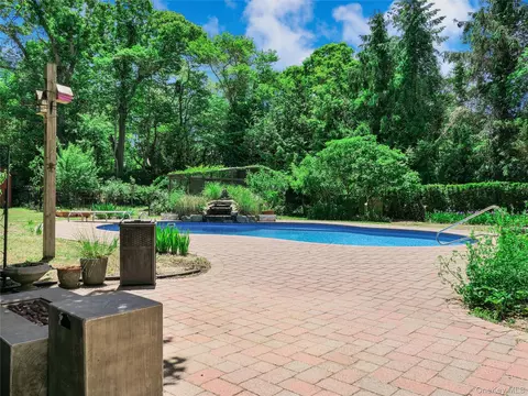 Exterior - 25 Esplanade Dr, Patchogue, NY 11772 photo 14 of 15