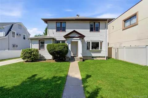 259 Wellington Rd, North Hempstead, NY 11501