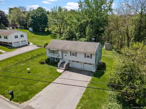 11 Caudie Dr, Poughkeepsie, NY 12603