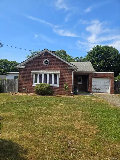 54 W 13th St, Huntington Station, NY 11746