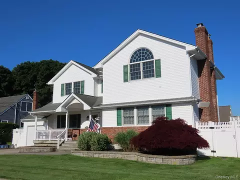 654 Alwick Ave, West Islip, NY 11795