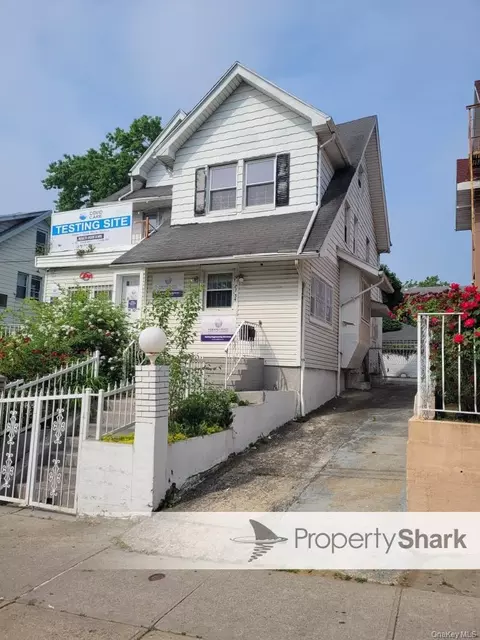 8734 169th St, Jamaica, NY 11432