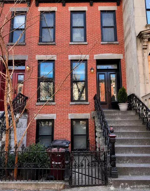 2122 45th Ave, Long Island City, NY 11101