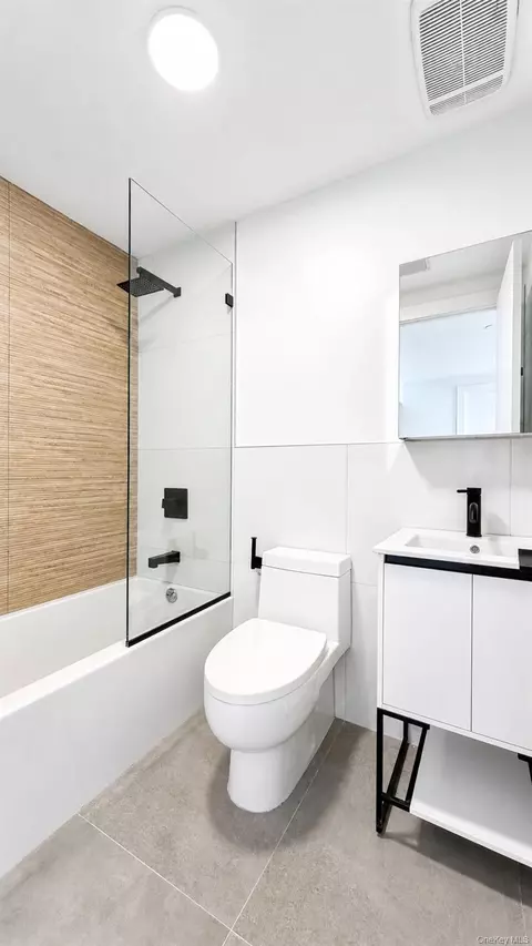 229 Ditmars St, New York, NY 10464