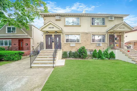 14225 250th St, Rosedale, NY 11422