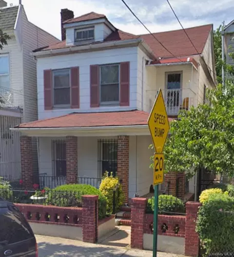 100-17 39th Ave, New York, NY 11368