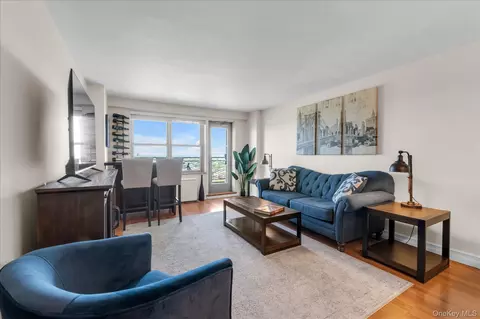 125-10 Queens Blvd #2106, New York, NY 11415