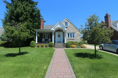 1054 Tulip Ave, Franklin Square, NY 11010