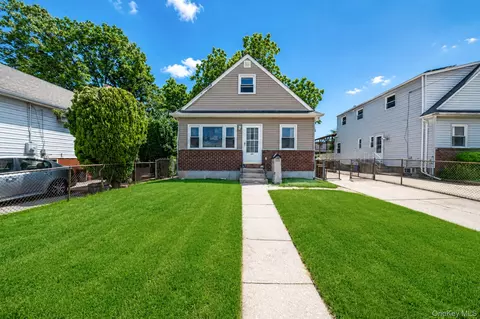 124 Washington Ave, Valley Stream, NY 11580