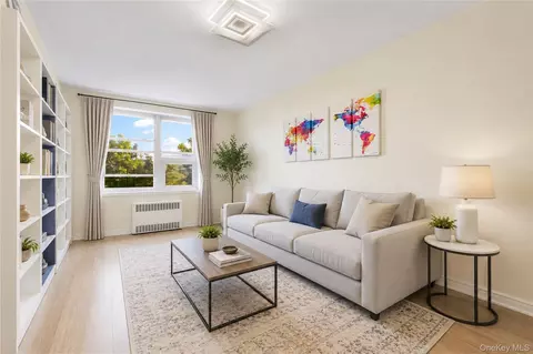 28-02 Parsons Blvd #4E, New York, NY 11354