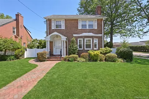 168 Latham Rd, North Hempstead, NY 11501