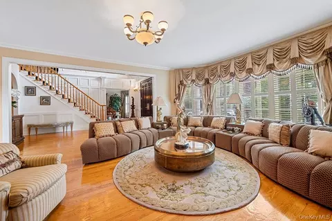 Living - 4 Point Cres, New York, NY 11357 photo 2 of 4