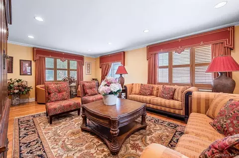 Living - 4 Point Cres, New York, NY 11357 photo 4 of 4