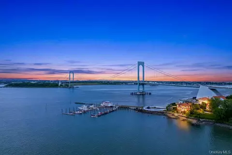 View/Area - 4 Point Cres, New York, NY 11357 photo 7 of 7