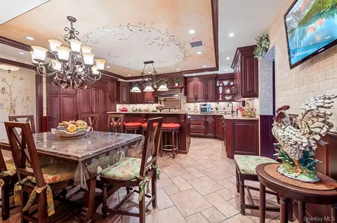 Kitchen - 4 Point Cres, New York, NY 11357 photo 1 of 5