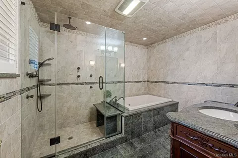 Bath - 4 Point Cres, New York, NY 11357 photo 2 of 4