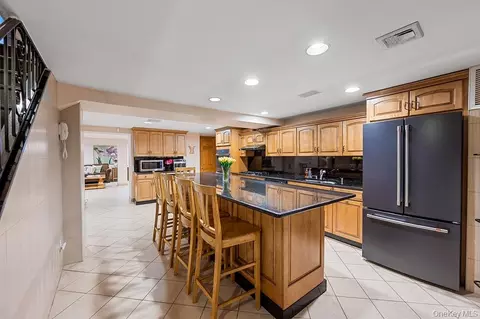 Kitchen - 4 Point Cres, New York, NY 11357 photo 5 of 5